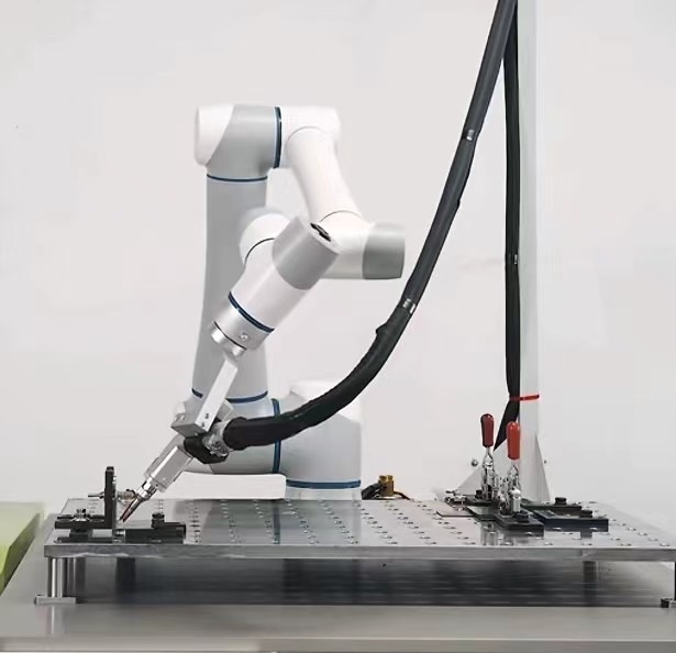 حفظ كوبوت يستخدم على نطاق واسع مع 1300mm Range Cooperative Robot 6 Axis لآلات اللحام