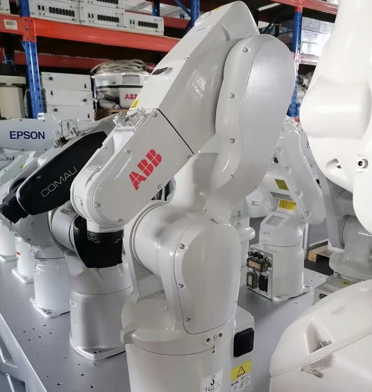 ABB IRB1200-5 / 0.9 ذراع روبوت صناعي 6 محور يعمل مع Vision Robot جيد في التجميع