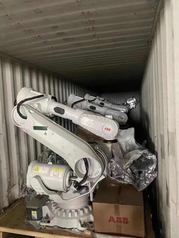 عملية توزيع ذراع الروبوت ABB IRB 6700 ABB لخط حزمة البطارية 3 أمتار