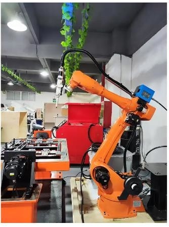 2000W التلقائي ألياف الليزر لحام روبوت نظام 6 محور آلة لحام الليزر للألمنيوم المعدني