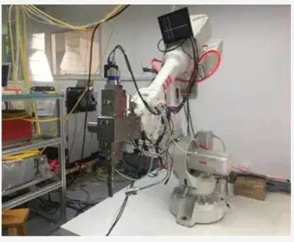 نظام روبوت اللحام بليزر الألياف ABB Kuka Fanuc 6 محور ذراع الروبوت عمق 0.04-6 مللي متر