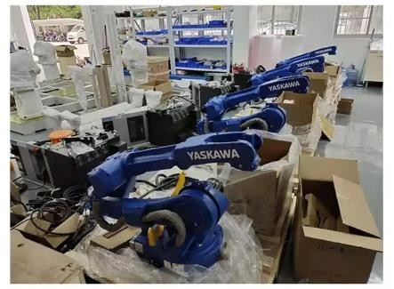 نظام روبوت اللحام بالليزر الصناعي من Yaskawa 6 محور آلة لحام القوس بأنابيب AR1440