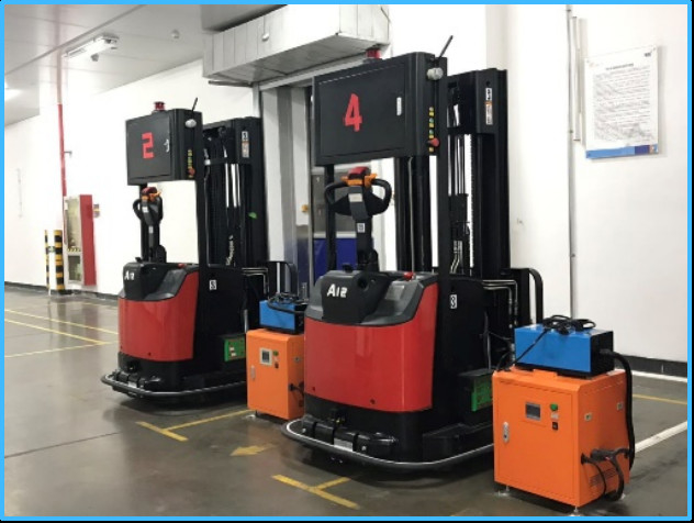 الروبوت الشوكي AGV السرعة القابلة للتعديل 0-1500mm/s 270kg الوزن الذاتي معتمد CE